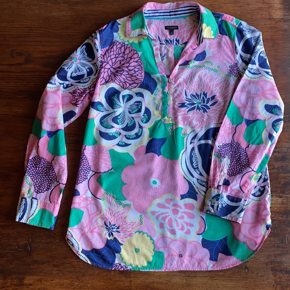 Beautiful Patterned Top! - image 7